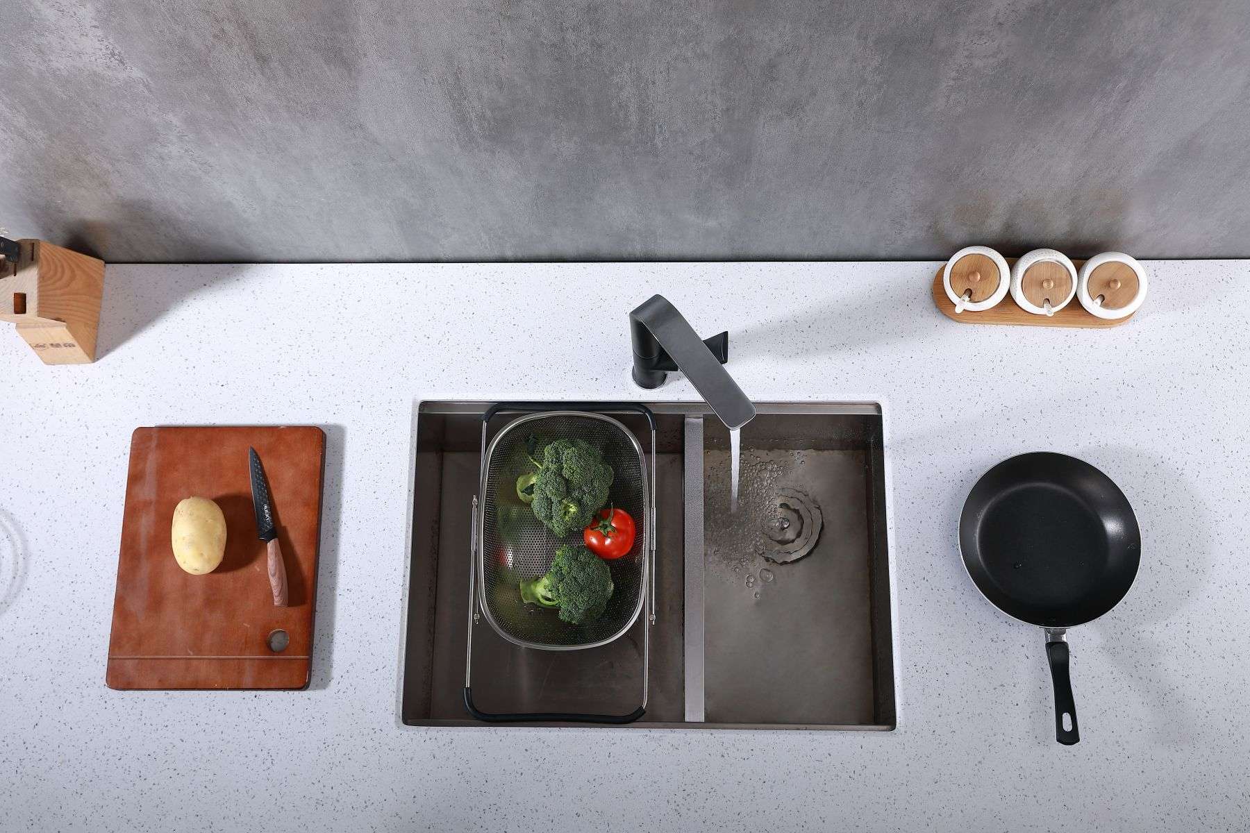 Single Handle Kitchen Faucet With Spring Spout