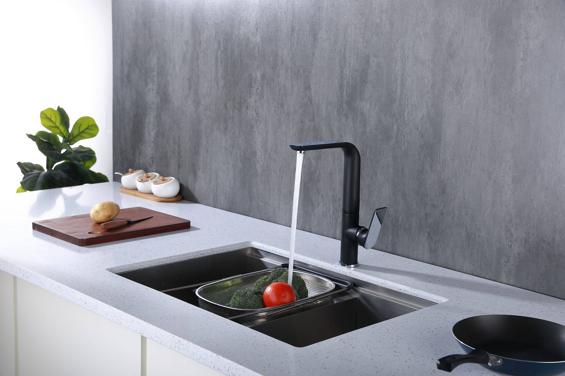 Kitchen Faucet With Black And Chrome Finish