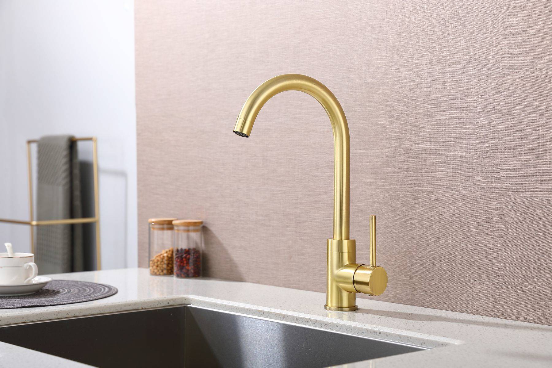 Rubinetto da cucina in ottone massiccio spazzolato oro