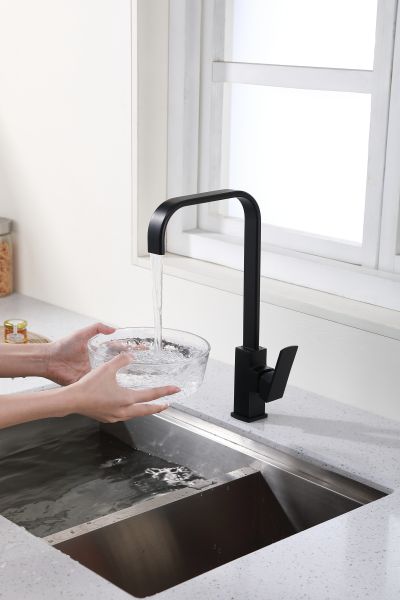 New Design Kitchen Faucet with Matte Black