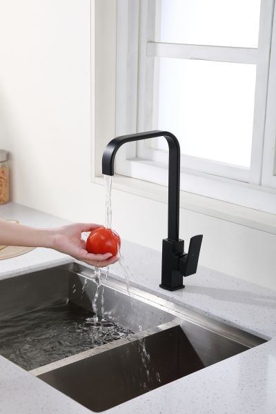 New Design Kitchen Faucet with Matte Black