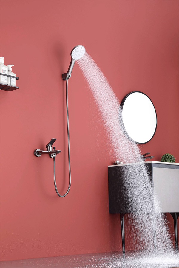 Bathtub Faucet With Handheld Shower