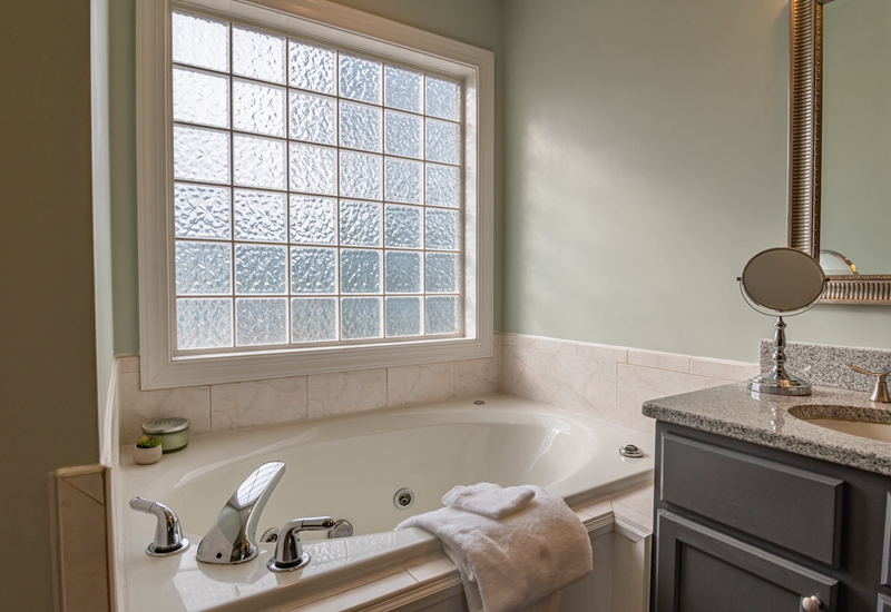 Bathtub Faucet With Handheld Shower